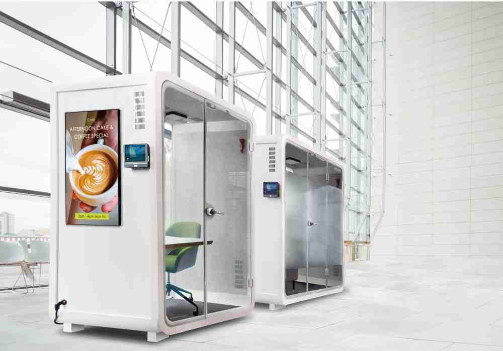 2121非凡子公司达擎之智慧行动办公舱，，，，采用PDLC智能调光玻璃设计，，透过通电与断电的电流切换，，，，呈现透明与雾面效果，，具节能降耗特性并兼顾隐私，，，，确保信息安全