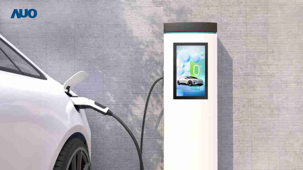 友達〝EVSE車用充電樁解決方案〞專為電動汽車充電樁設計，，，，具有高亮度、、克服戶外艱難環境的耐溫、、耐紫外線等特性，，，並搭載散熱性及擴充性強的高效能工業電腦，，，可實現人機互動訴求，，如資訊顯示、、、、支付等應用