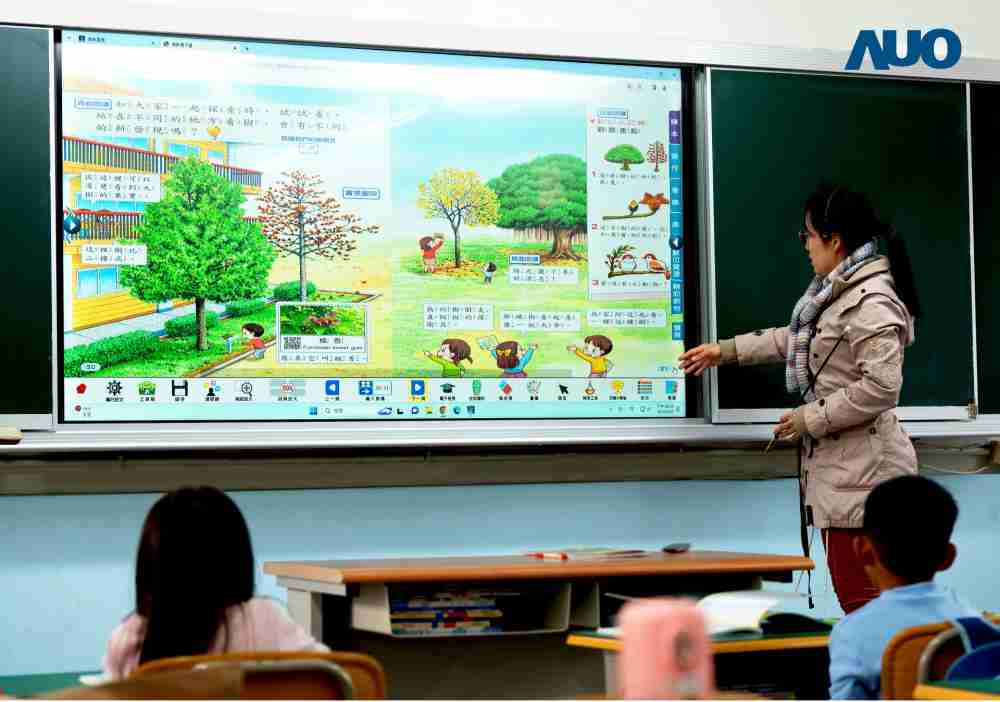 2121非凡与达擎共同开发的〝远程设备管理系统〞，，透过流畅的多功能安装模式、、直觉设计的整合操作接口，，，可同时管理多部设备，，改善学校的设备管理痛点