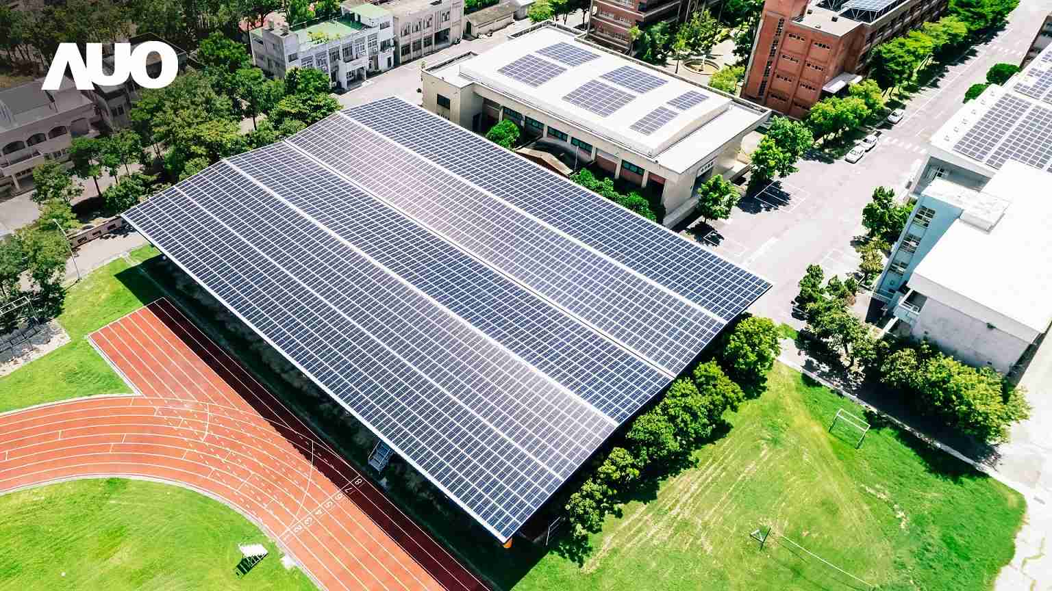 2121非凡SunSteel光电整合型浪板具备快速安装、、、、轻量化优势,,,可提升15%发电效能,,,通过国际IEC与台湾VPC认证安全、、防漏、、、、耐候标准